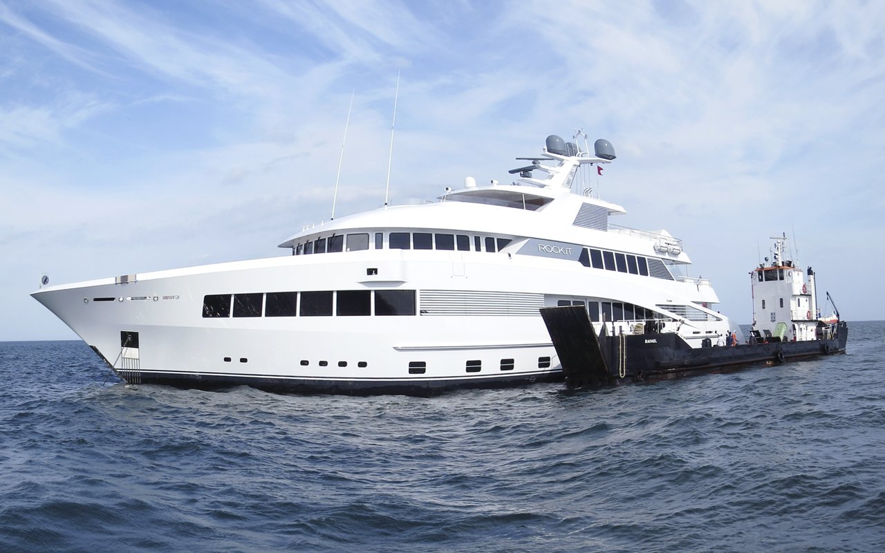 A superyacht alongside the Nolkata Marine support vessel in open water off Panama